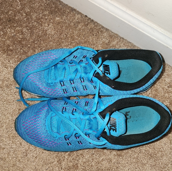 Sneakers - Picture 3 of 5